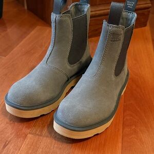 Sorel Woman’s Gray Boots